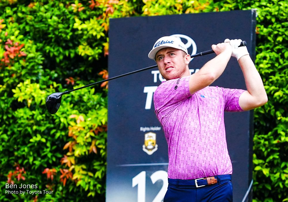 Ben Jones Roxy England's Ben Jones grabs early lead at Toyota Tour Championship